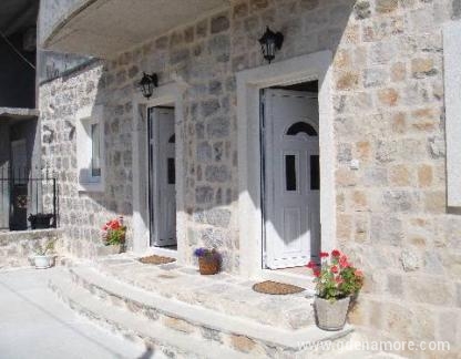 Apartmani Bozinovic, private accommodation in city Tivat, Montenegro