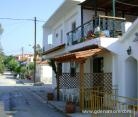 ELEFTHERIA ROOMS, частни квартири в града Halkidiki, Гърция
