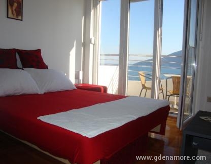 Apartmani Ota, alojamiento privado en Igalo, Montenegro