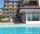 Двустаен апартамент в к-с "Rich 3", на първа линия до морето, частни квартири в града Ravda, България