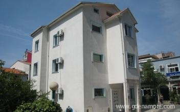 Kuca u Rafailovicima, alojamiento privado en Rafailovići, Montenegro