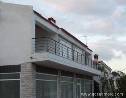 Vila George, частни квартири в града Polihrono, Гърция