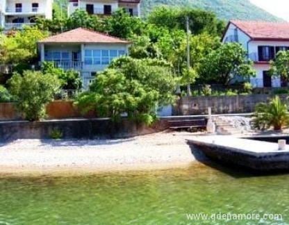 Apartmanok &eacute;s szob&aacute;k Vulovic-Kumbor, Magán szállás a községben Kumbor, Montenegr&oacute;