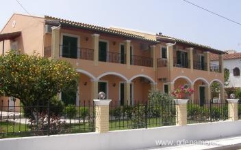 Stavros Apartments, частни квартири в града Corfu, Гърция