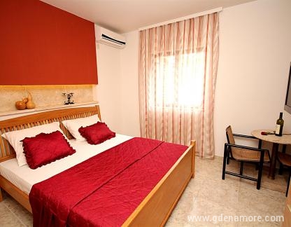 Ardura, private accommodation in city Petrovac, Montenegro