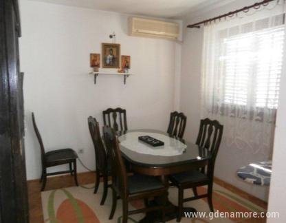 stan 50 kvm, частни квартири в града Igalo, Черна Гора