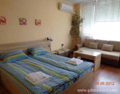 Apartment with view to the sea, private accommodation in city Varna, Bulgaria - спальня