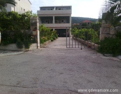 Apartments LANA, private accommodation in city Vini&scaron;će, Croatia
