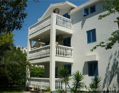Rooms and Apartments with Parking, private accommodation in city Budva, Montenegro - Apartmani