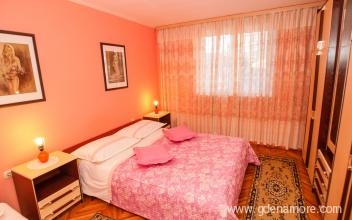 Appartamento Pavlinovic 5 + 1, alloggi privati a Makarska, Croazia