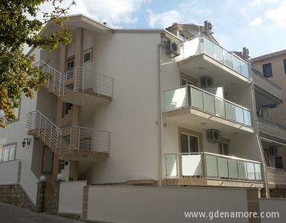 APARTMENTS SEKULIC, private accommodation in city Bečići, Montenegro