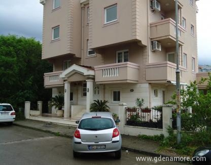 Apartments Golijanin, Privatunterkunft im Ort Bečići, Montenegro