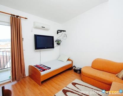 Apartments Kosta, private accommodation in city &Scaron;u&scaron;anj, Montenegro