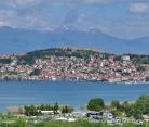 Номера с ванной, парковка, интернет, терраса с видом на озеро Вилла Охрид студия с видом на озеро, Частный сектор жилья Охрид, Македония