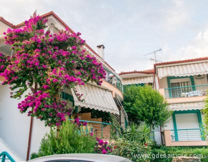 Sofi Apaartments, частни квартири в града Pefkohori, Гърция