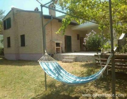 Casa de vacaciones Bratica, alojamiento privado en Ulcinj, Montenegro - Holiday Home Bratica