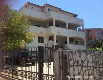 Апартаменти Сабина, частни квартири в града Dobre Vode, Черна Гора