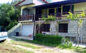 Ferienwohnungen Musović, Privatunterkunft im Ort Krašići, Montenegro