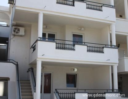 Apartmani Kutak, privatni smeštaj u mestu Dobre Vode, Crna Gora - Apartmani