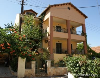 VILA KATERO EX PARASOLE, частни квартири в града Sivota, Гърция - Vila Katero ex Parasole Sivota