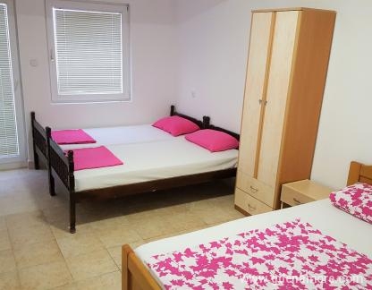 Dzenan , ενοικιαζόμενα δωμάτια στο μέρος Dobre Vode, Montenegro - m  