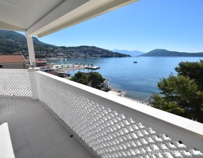 Apartment Aqua, privatni smeštaj u mestu Igalo, Crna Gora - pogled sa terase