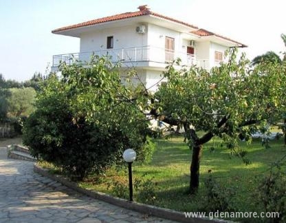 Апартаменти Вила Йоанна, частни квартири в града Nikiti, Гърция - GLAVNA