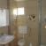 Apartmaji v vili Ioanna, zasebne nastanitve v mestu Nikiti, Grčija - villa-ioanna-nikiti-sithonia-halkidiki-bathroom-ap