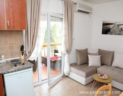 Prcanj - beautiful apartment 150m from the sea, private accommodation in city Prčanj, Montenegro - glavna