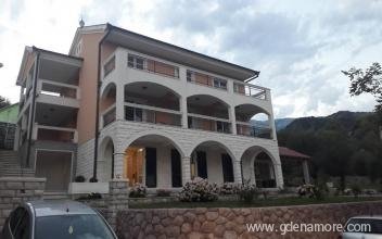 АПАРТАМЕНТИ "АНДРЕА", частни квартири в града Herceg Novi, Черна Гора