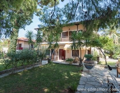 Къщата на Мина, частни квартири в града Nikiti, Гърция - minas-house-nikiti-sithonia-1