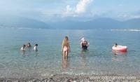 Povoljno!! Od 15e za 4 osobe!! Smestaj blizu plaze, privatni smeštaj u mestu Luštica, Crna Gora