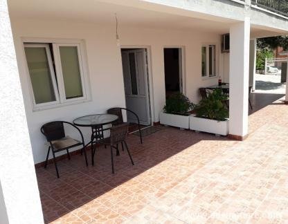 Apartments Selma, private accommodation in city Utjeha, Montenegro - selma