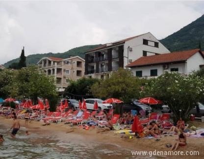 Apartment Andjela, private accommodation in city Kumbor, Montenegro - PLAZA ODMAH ISPOD APARTMANA
