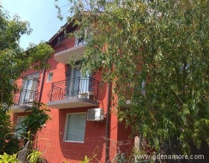 Слънчогледите, частни квартири в града Pomorie, България - IMG_20190601_114655