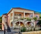 Appartamenti Milinovic White, alloggi privati a Bijela, Montenegro