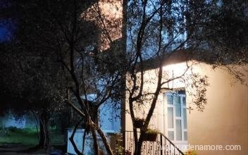 Apartmanok AMB, Magán szállás a községben Utjeha, Montenegró