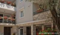Къща за гости Маслина, частни квартири в града Petrovac, Черна Гора