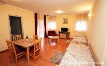 Apartman broj 7, alloggi privati a Igalo, Montenegro