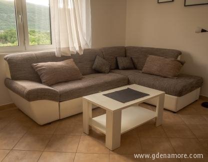 Appartamenti N&amp;M, alloggi privati a Lastva Grbaljska, Montenegro - Dnevna soba