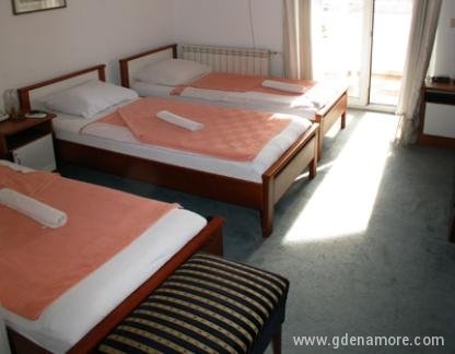 Hotel Palace, Soba 102 (Family), privatni smeštaj u mestu Herceg Novi, Crna Gora