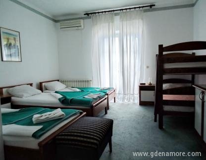Hotel Palace, Soba 202 (Family), privatni smeštaj u mestu Herceg Novi, Crna Gora
