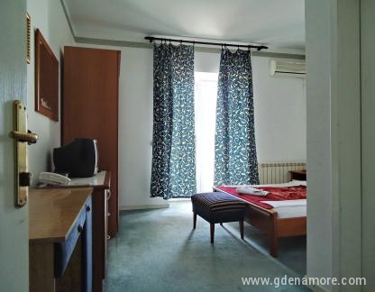 Hotel Palace, , zasebne nastanitve v mestu Herceg Novi, Črna gora