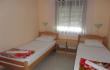 Sobe u Apartmani Dević, plaža 50m od kuće NA RATE, privatni smeštaj u mestu Radovići, Crna Gora