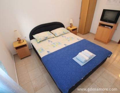 VILLA SANDRA, , ενοικιαζόμενα δωμάτια στο μέρος Petrovac, Montenegro - soba