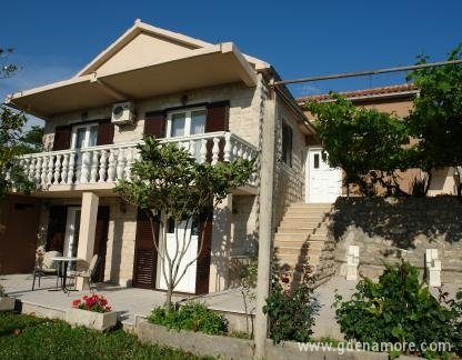 R&B Apartments, Studio apartment, private accommodation in city Budva, Montenegro - Dvoriste