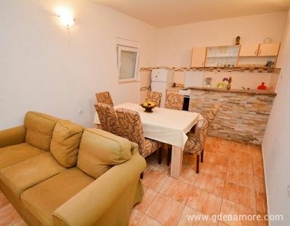 Apartmani 4 stars Dubravcevic, Apartman sa pogledom na more, privatni smeštaj u mestu Tivat, Crna Gora