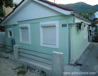 Apartmani Djuricic, Zasebna kuca-68 m2, privatni smeštaj u mestu Baošići, Crna Gora