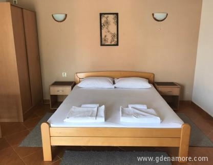 Privatni smjestaj Vidakovic, , private accommodation in city Igalo, Montenegro