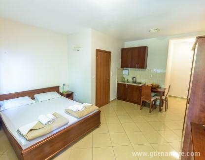 Villa Contessa, Apartamento 2, alojamiento privado en Budva, Montenegro - DSC_2696